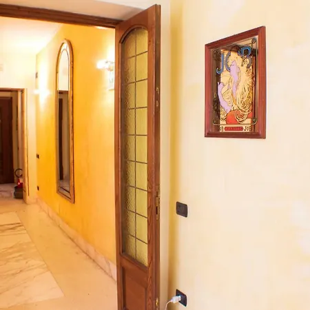 Domus Massimiliani Гостевой дом Рим