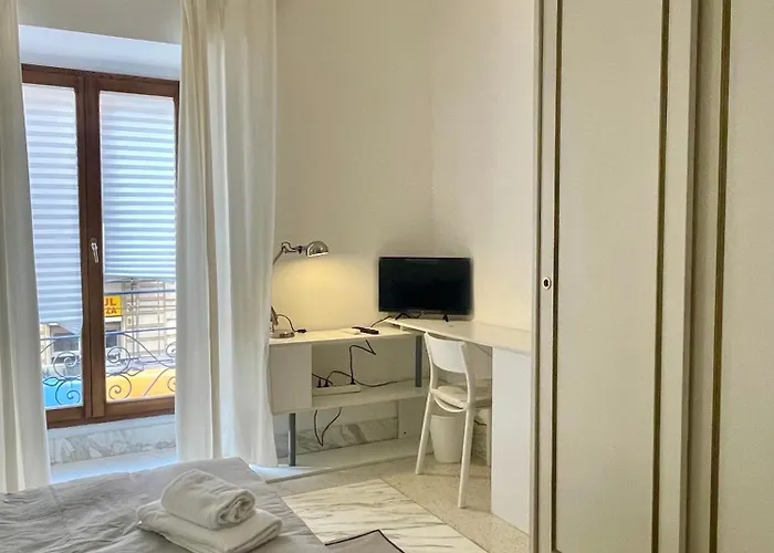 Pensión Domus Massimiliani 4*